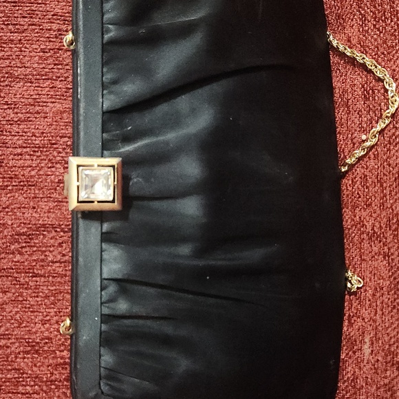 Avon Vintage Black Satin Clutch Purse With Jewel Closure Gold Chain 1970's - Picture 3 of 5